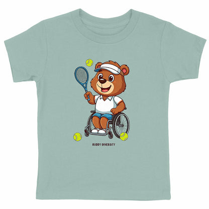 Bear playing tennis in a wheelchair | Organic Kids T-shirt